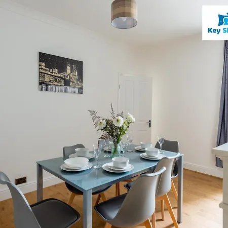 Apartment Keysleeps Coastal Retreat: Four-bedroom Workington Getaway Siddick