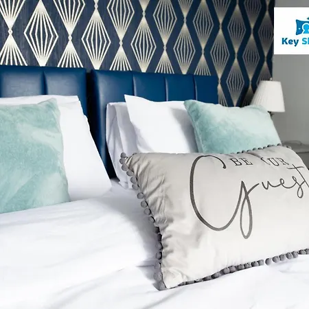 Keysleeps Coastal Retreat: Four-bedroom Workington Getaway Apartment