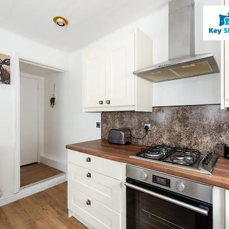 Keysleeps Coastal Retreat: Four-bedroom Workington Getaway *
