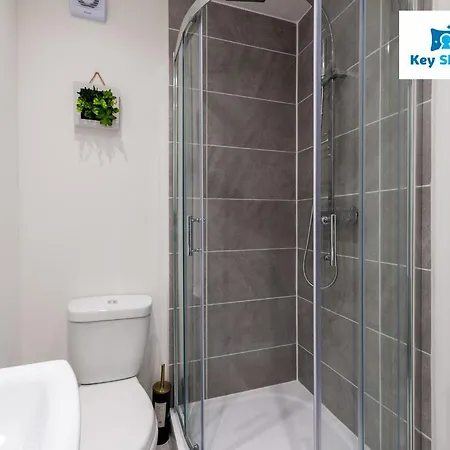 New Four Bedroom House By Keysleeps Short Lets Workington Contractor Leisure Location District Daire Siddick