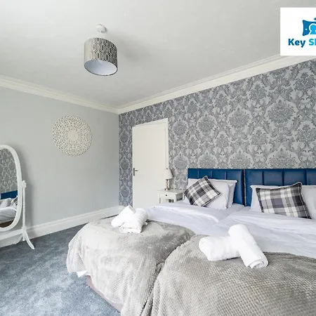 Keysleeps Coastal Retreat: Four-bedroom Workington Getaway Apartment *
