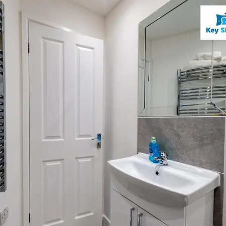Keysleeps Coastal Retreat: Four-bedroom Workington Getaway Apartment