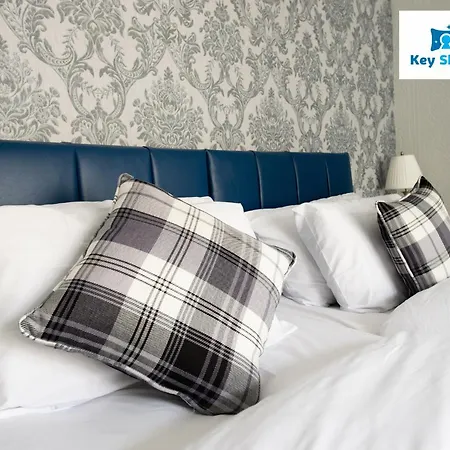 Keysleeps Coastal Retreat: Four-bedroom Workington Getaway Apartment Siddick