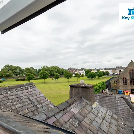 Apartment Keysleeps Coastal Retreat: Four-bedroom Workington Getaway
