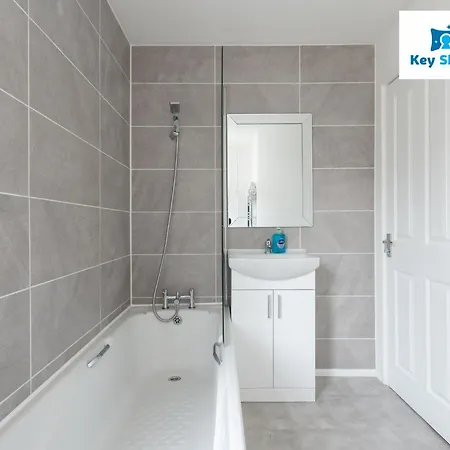 Keysleeps Coastal Retreat: Four-bedroom Workington Getaway Apartment