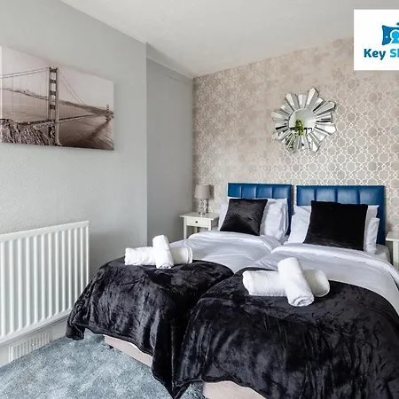 New Four Bedroom House By Keysleeps Short Lets Workington Contractor Leisure Location District Daire Siddick