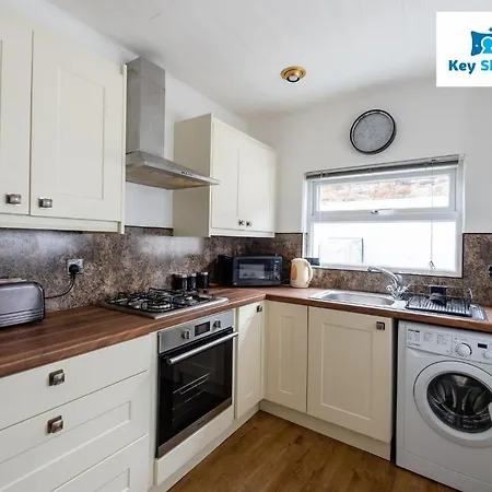 Keysleeps Coastal Retreat: Four-bedroom Workington Getaway *